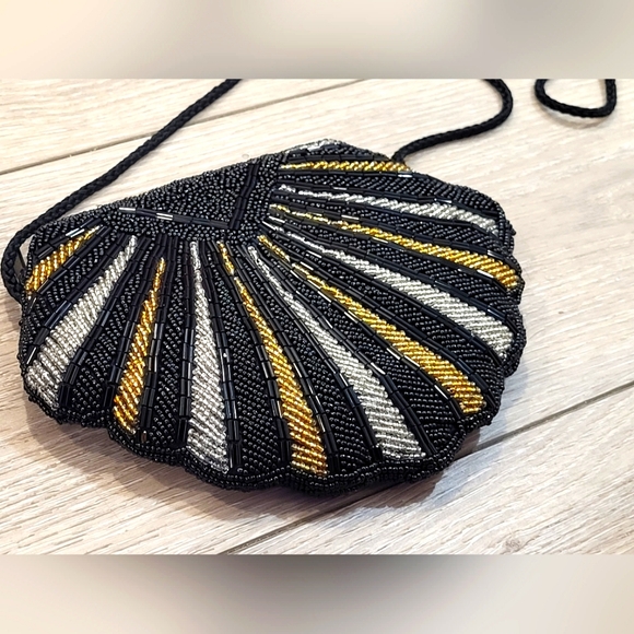 Gorgeous Black Vintage Shell Purse - Picture 2 of 14